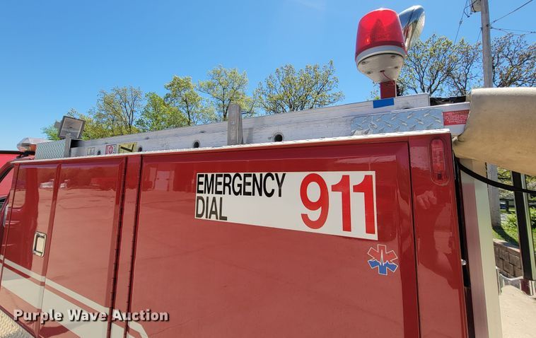 image for item IF9748 1994 Ford F450 Super Duty  pumper fire truck