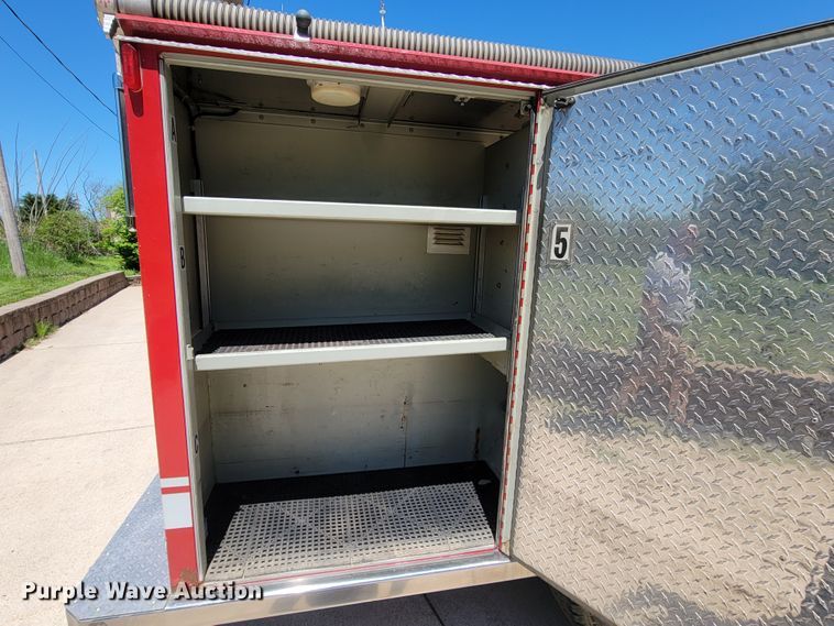 image for item IF9748 1994 Ford F450 Super Duty  pumper fire truck