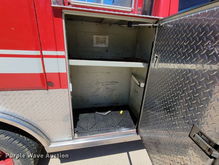 image for item IF9748 1994 Ford F450 Super Duty  pumper fire truck