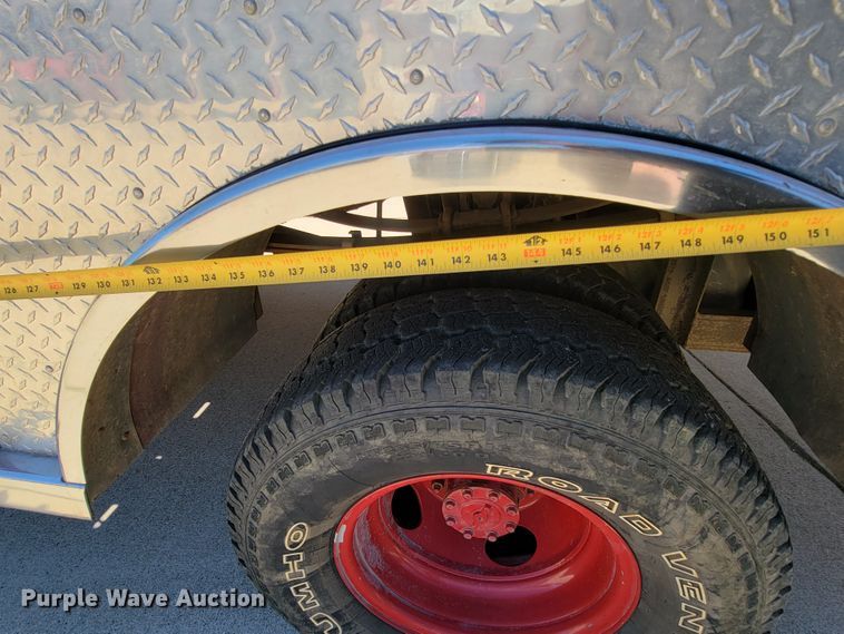 image for item IF9748 1994 Ford F450 Super Duty  pumper fire truck