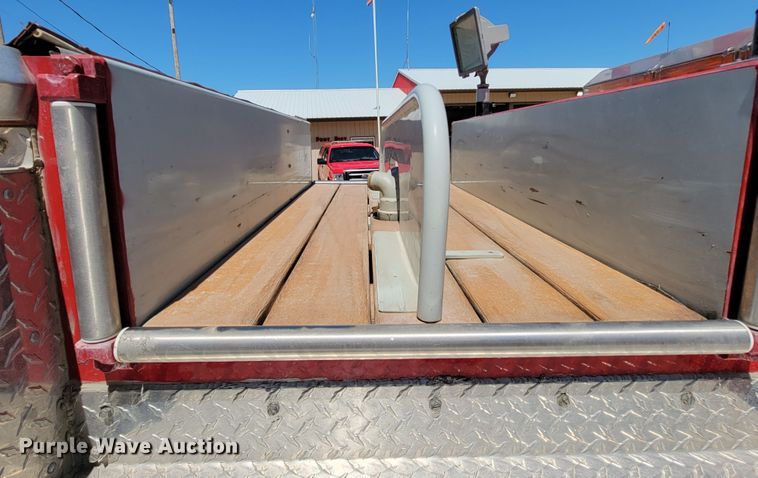 image for item IF9748 1994 Ford F450 Super Duty  pumper fire truck