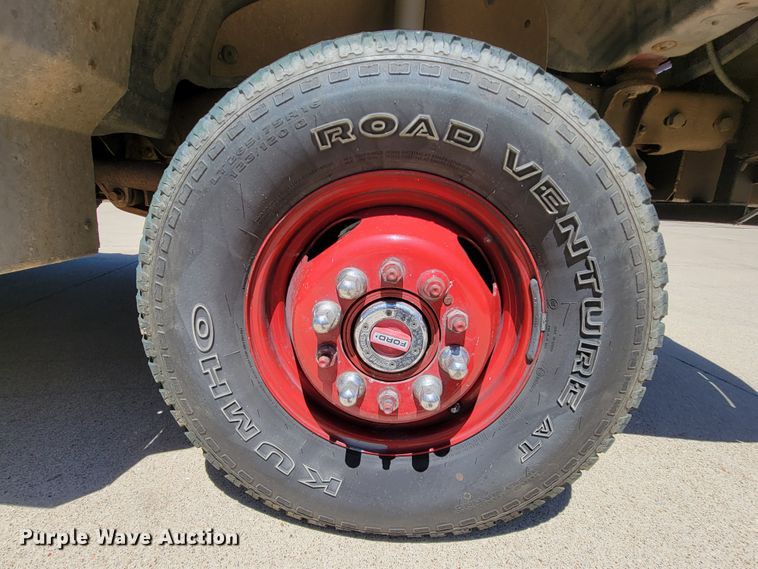 image for item IF9748 1994 Ford F450 Super Duty  pumper fire truck