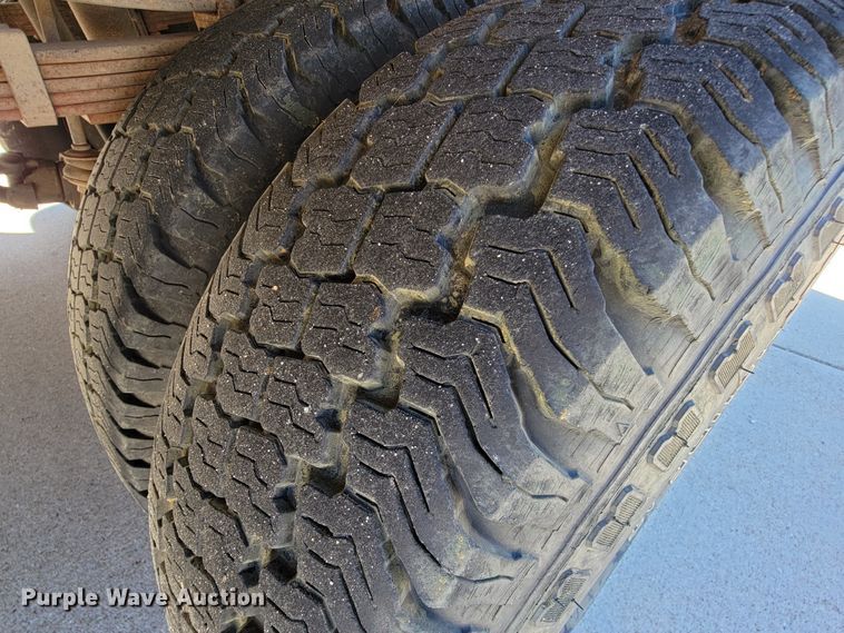 image for item IF9748 1994 Ford F450 Super Duty  pumper fire truck