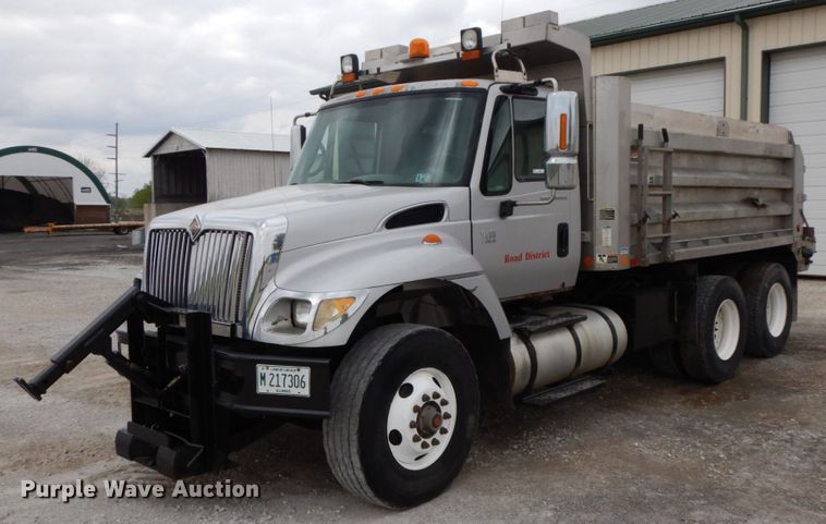 image for item IL9358 2003 International 7400  dump truck