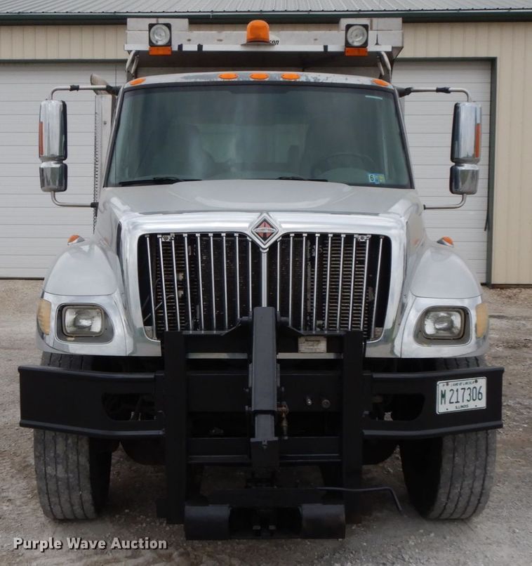 image for item IL9358 2003 International 7400  dump truck