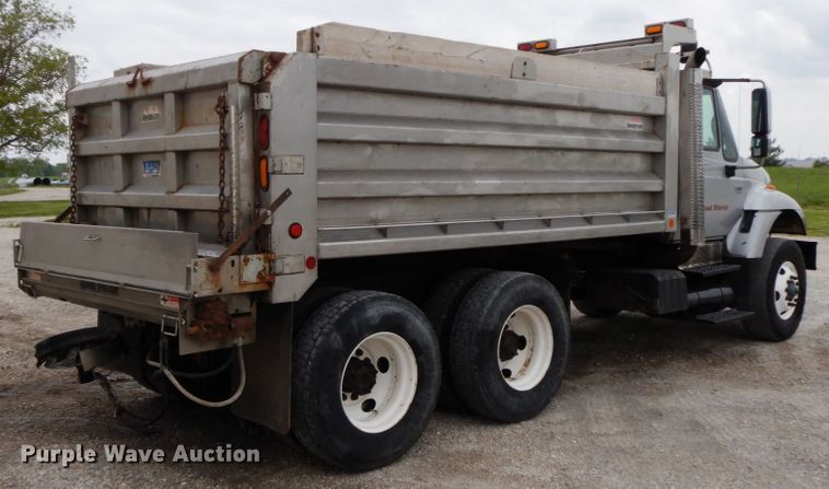 image for item IL9358 2003 International 7400  dump truck