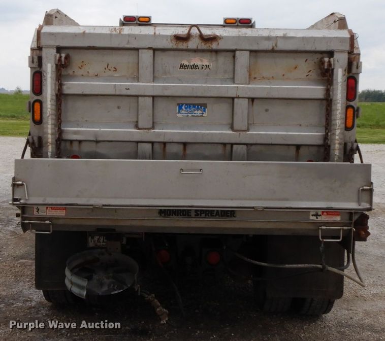 image for item IL9358 2003 International 7400  dump truck