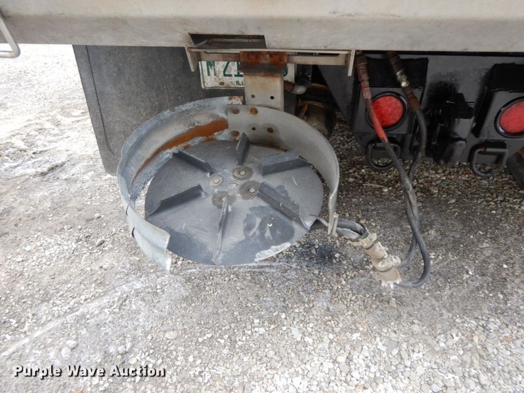 image for item IL9358 2003 International 7400  dump truck