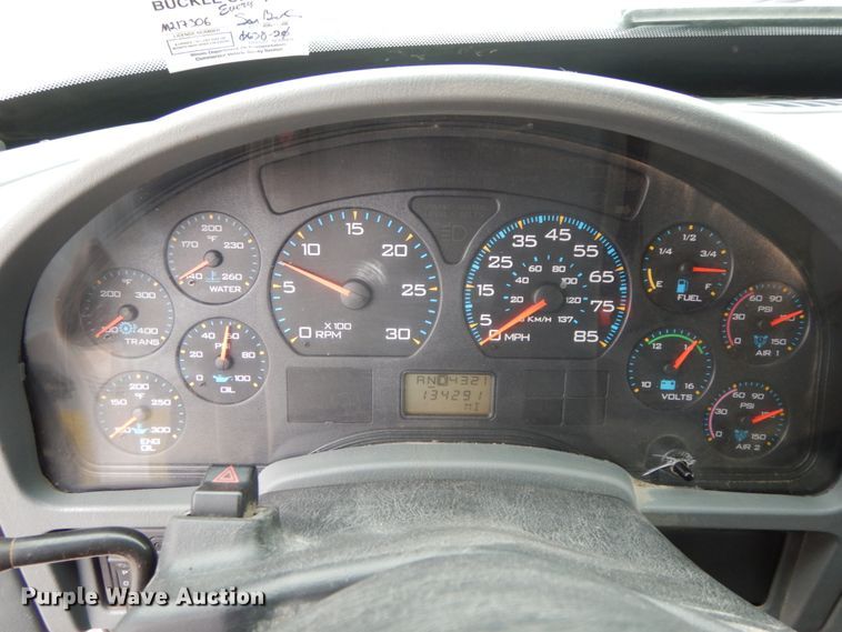 image for item IL9358 2003 International 7400  dump truck