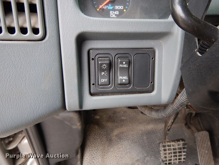 image for item IL9358 2003 International 7400  dump truck