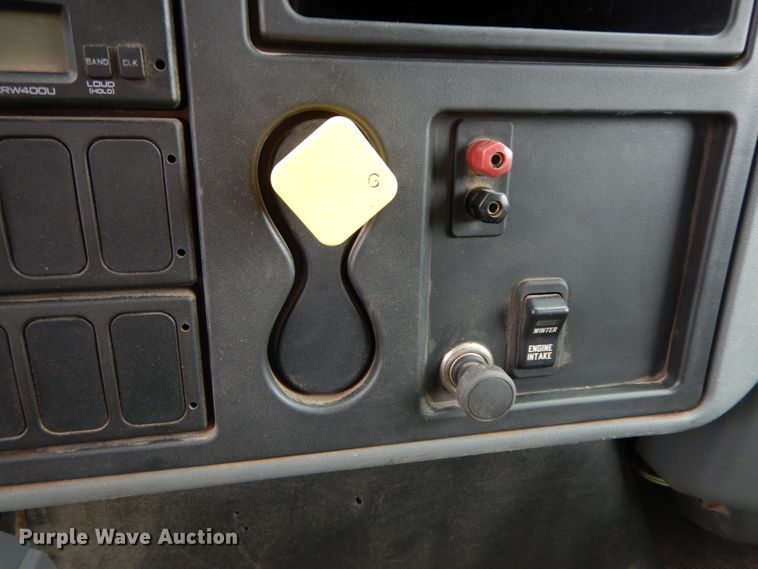 image for item IL9358 2003 International 7400  dump truck