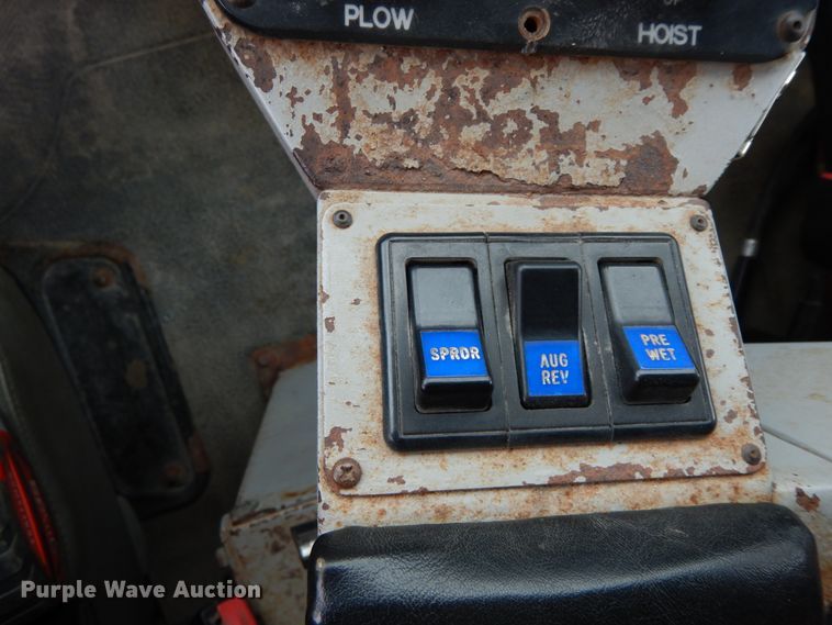 image for item IL9358 2003 International 7400  dump truck