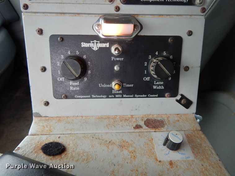 image for item IL9358 2003 International 7400  dump truck