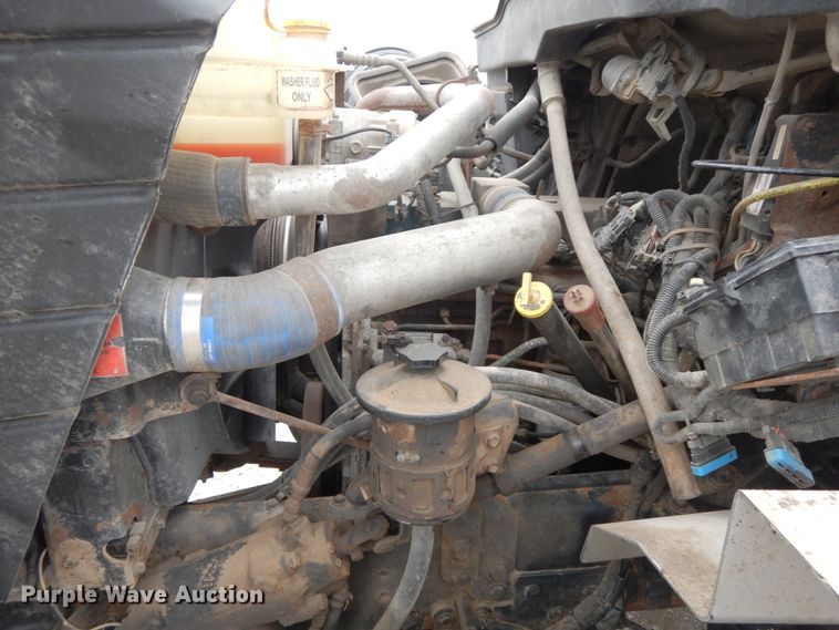 image for item IL9358 2003 International 7400  dump truck