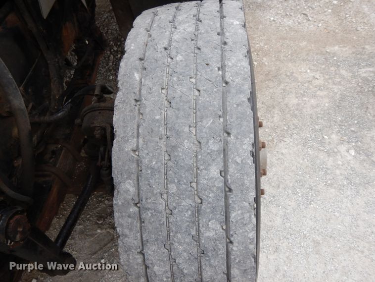 image for item IL9358 2003 International 7400  dump truck