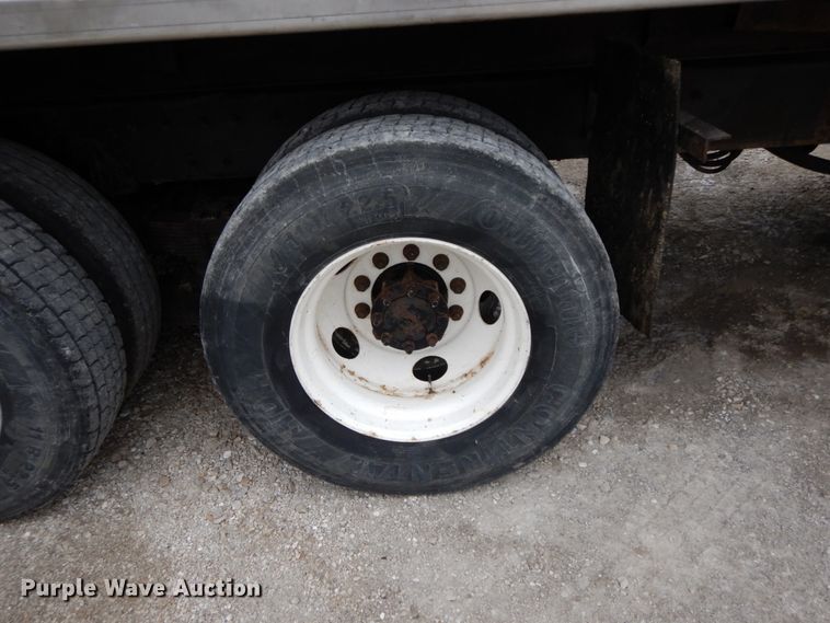 image for item IL9358 2003 International 7400  dump truck