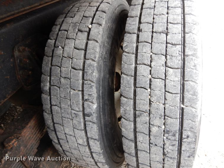 image for item IL9358 2003 International 7400  dump truck