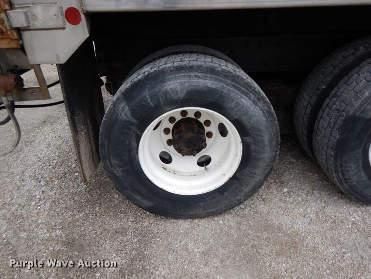 image for item IL9358 2003 International 7400  dump truck