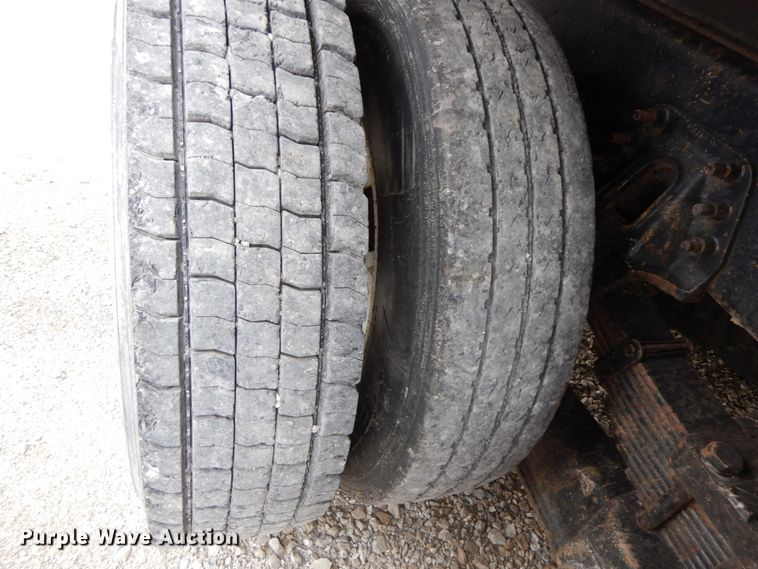 image for item IL9358 2003 International 7400  dump truck