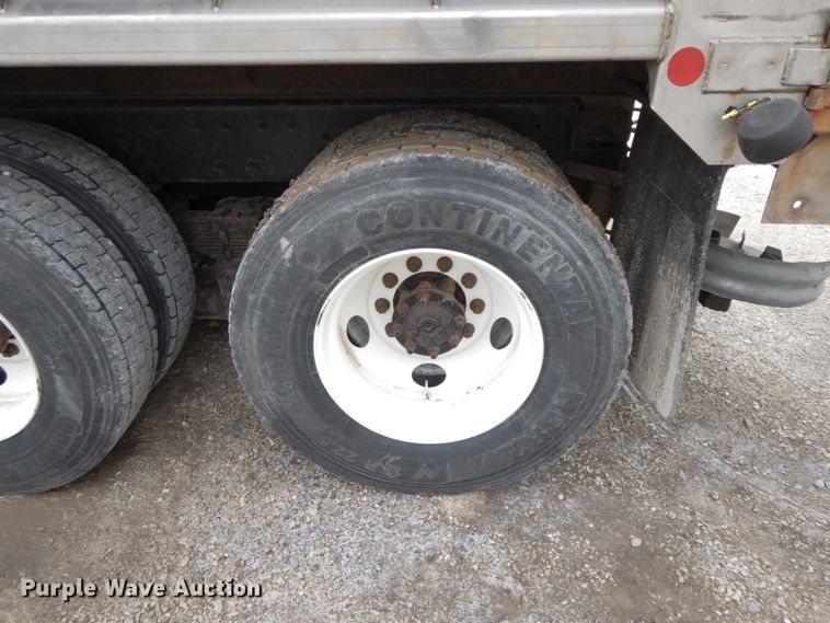 image for item IL9358 2003 International 7400  dump truck