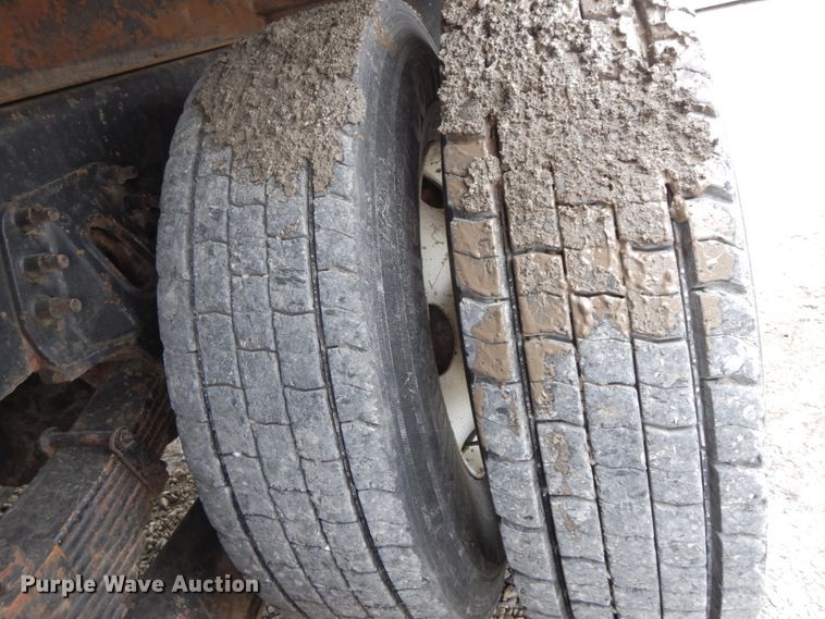 image for item IL9358 2003 International 7400  dump truck