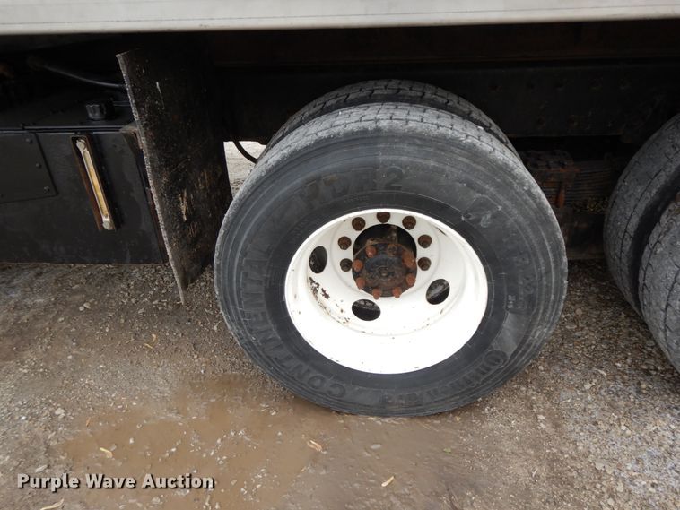 image for item IL9358 2003 International 7400  dump truck