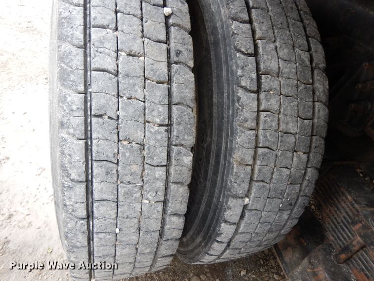 image for item IL9358 2003 International 7400  dump truck