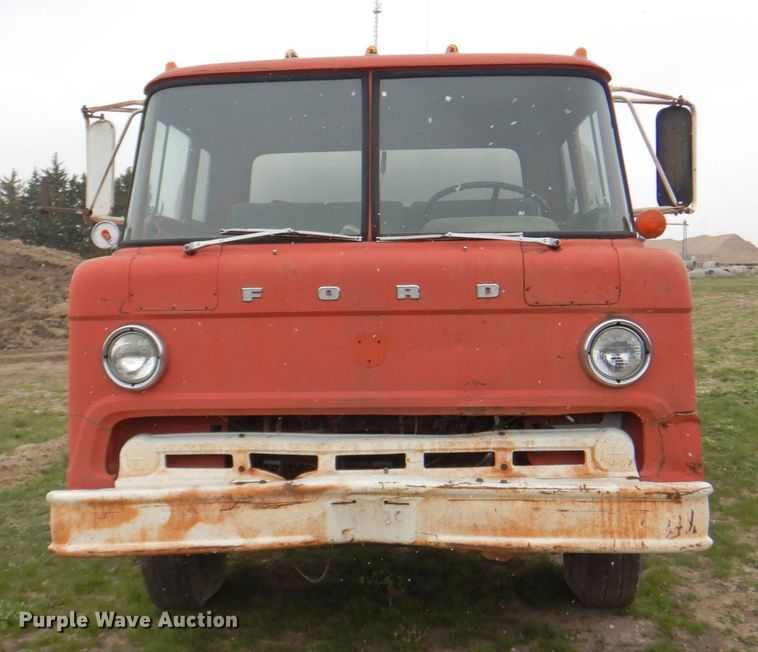 image for item IQ9255 1973 Ford  oil distributor truck