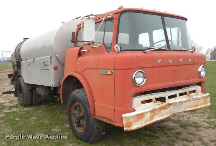 image for item IQ9255 1973 Ford  oil distributor truck