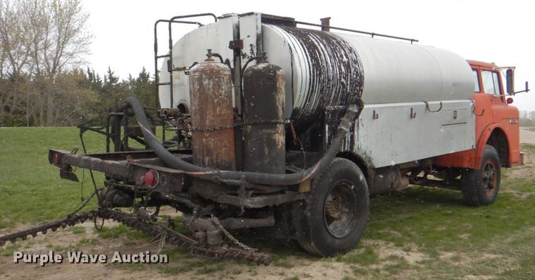 image for item IQ9255 1973 Ford  oil distributor truck