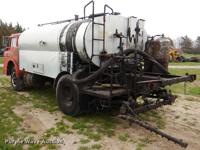 image for item IQ9255 1973 Ford  oil distributor truck