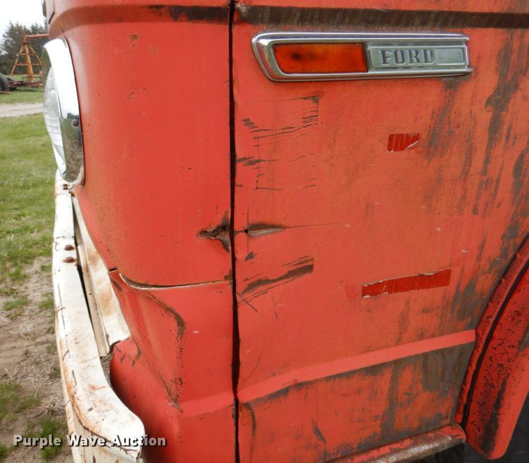 image for item IQ9255 1973 Ford  oil distributor truck