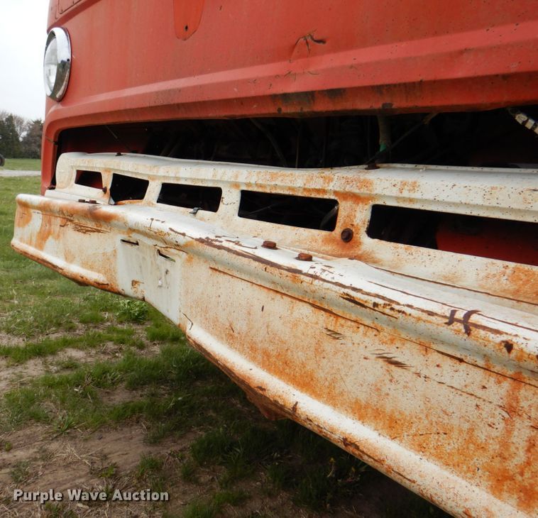 image for item IQ9255 1973 Ford  oil distributor truck