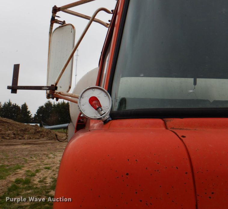 image for item IQ9255 1973 Ford  oil distributor truck