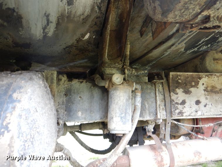 image for item IQ9255 1973 Ford  oil distributor truck