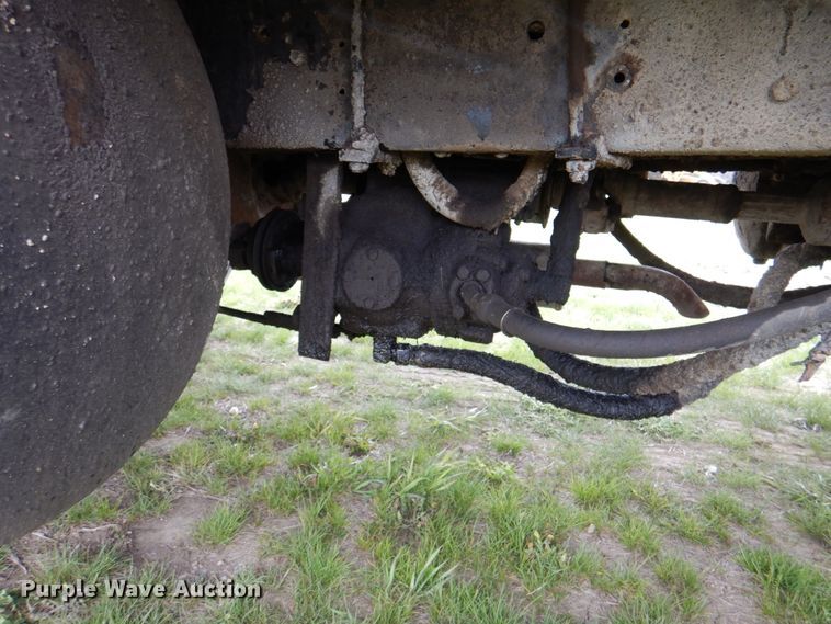 image for item IQ9255 1973 Ford  oil distributor truck