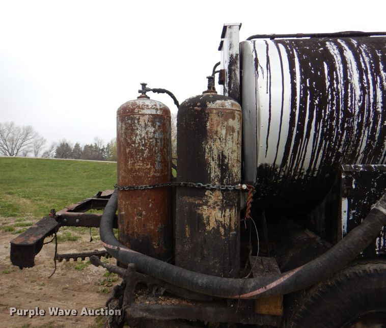 image for item IQ9255 1973 Ford  oil distributor truck