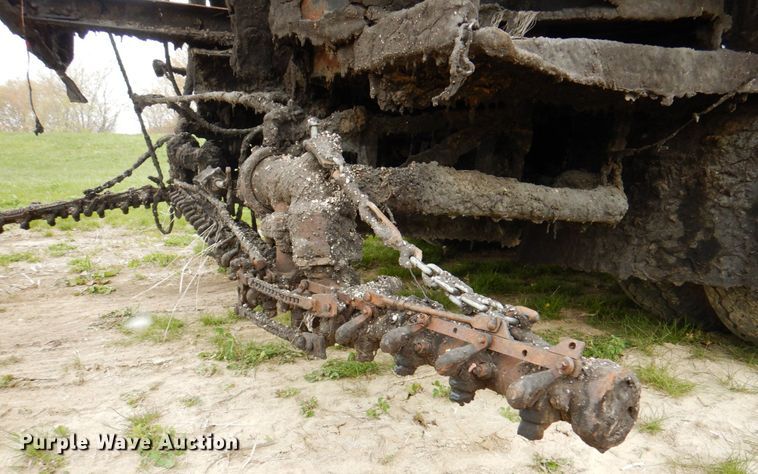 image for item IQ9255 1973 Ford  oil distributor truck