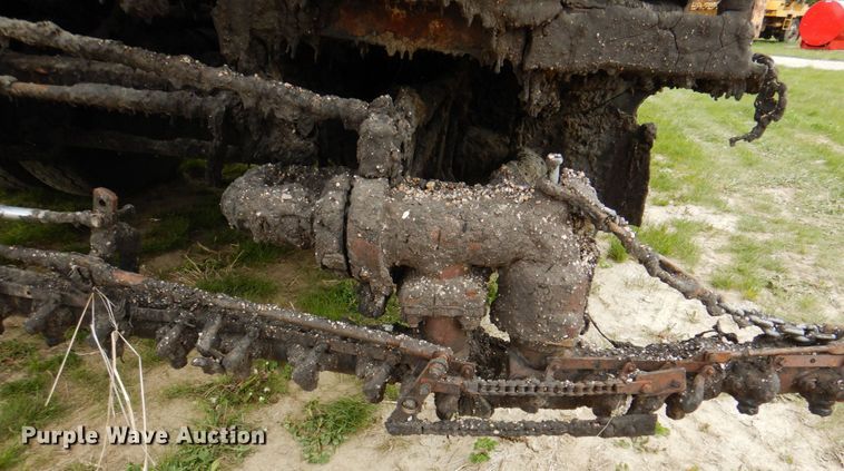 image for item IQ9255 1973 Ford  oil distributor truck