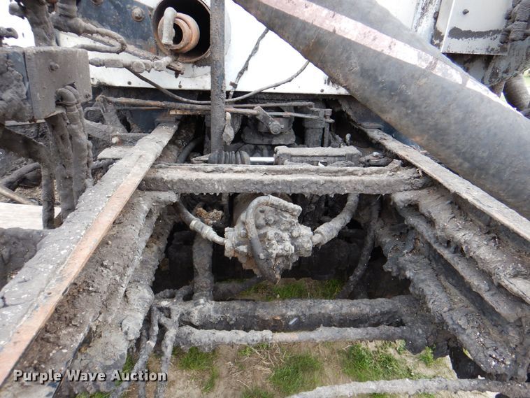 image for item IQ9255 1973 Ford  oil distributor truck