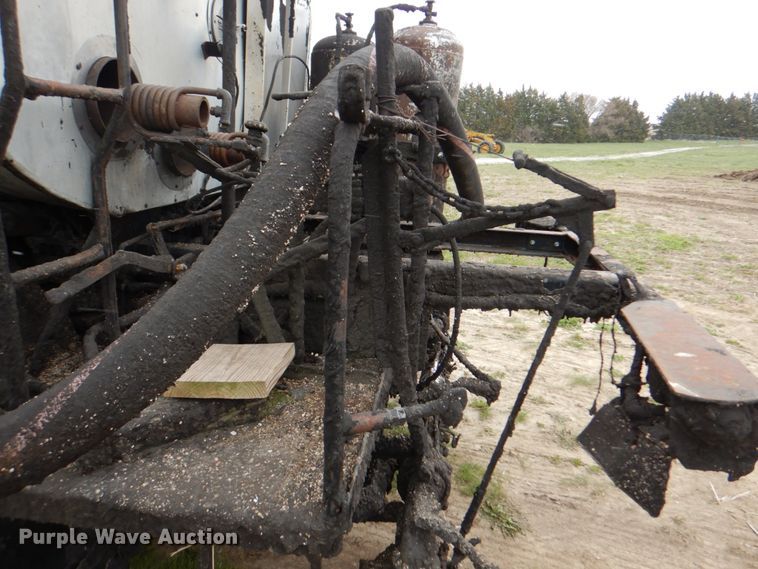 image for item IQ9255 1973 Ford  oil distributor truck