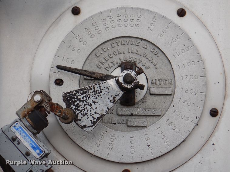 image for item IQ9255 1973 Ford  oil distributor truck