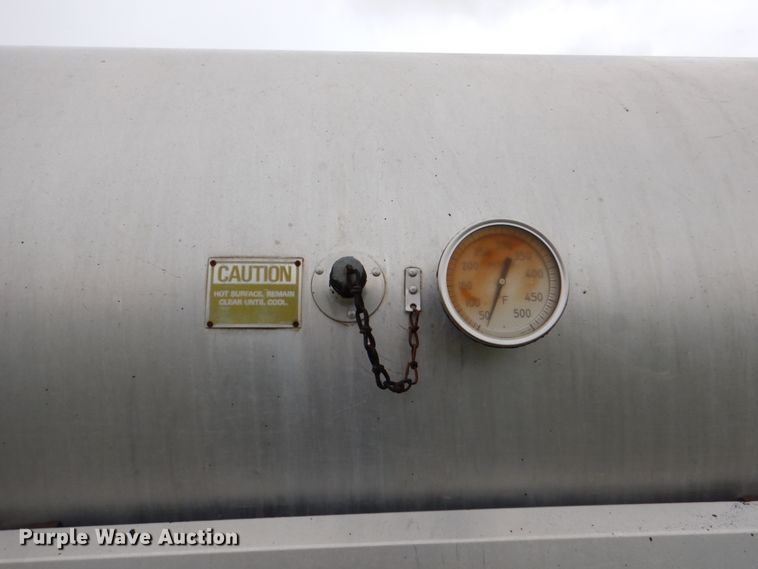 image for item IQ9255 1973 Ford  oil distributor truck