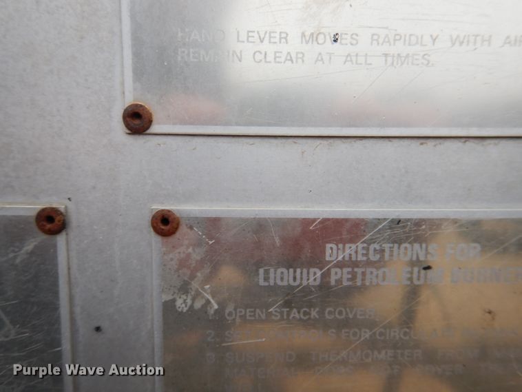 image for item IQ9255 1973 Ford  oil distributor truck