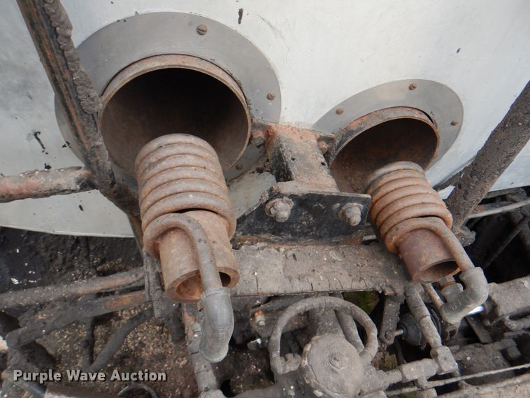 image for item IQ9255 1973 Ford  oil distributor truck