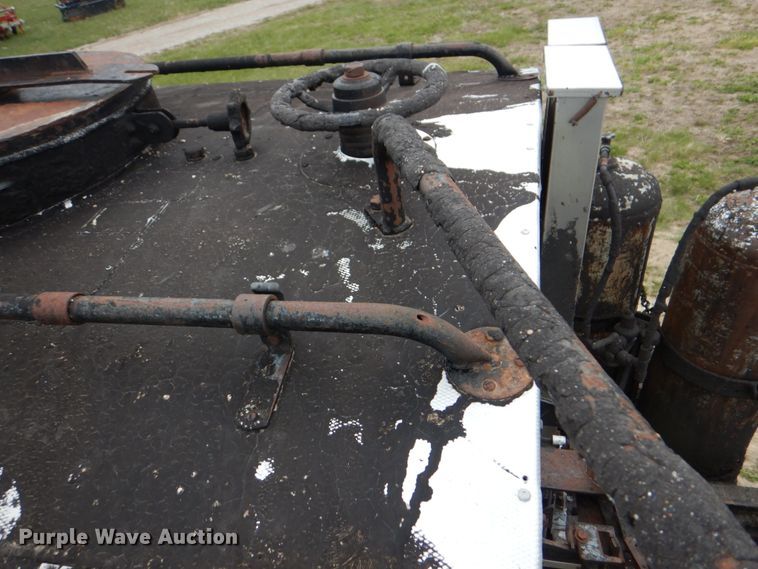 image for item IQ9255 1973 Ford  oil distributor truck