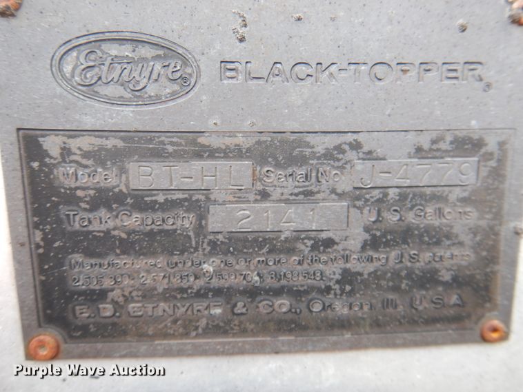 image for item IQ9255 1973 Ford  oil distributor truck