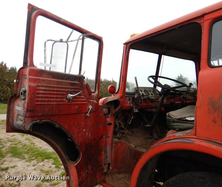 image for item IQ9255 1973 Ford  oil distributor truck