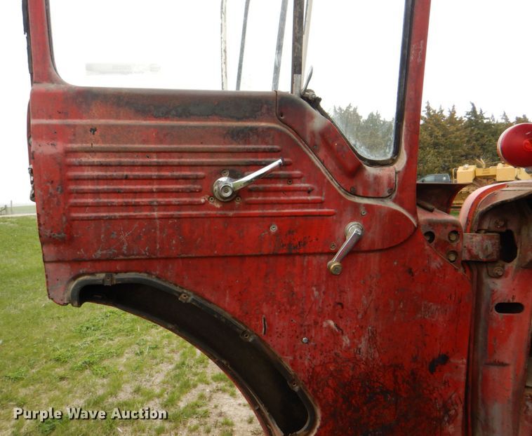 image for item IQ9255 1973 Ford  oil distributor truck