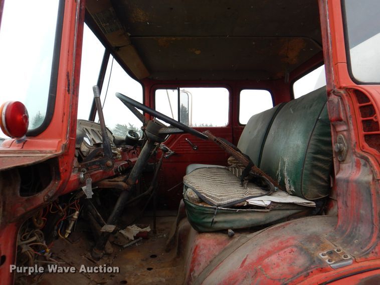 image for item IQ9255 1973 Ford  oil distributor truck